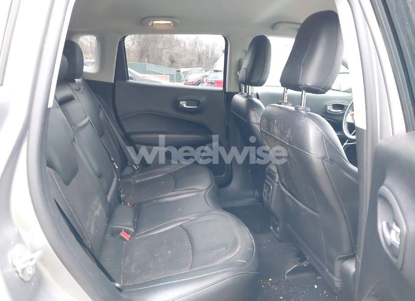 Photo 8 of 2019 Jeep Compass LATITUDE 4X4 (VIN 3C4NJDBB5KT650389)