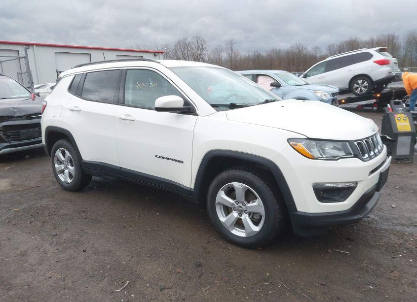 2019 Jeep Compass LATITUDE 4X4 (VIN 3C4NJDBB5KT656886) main photo