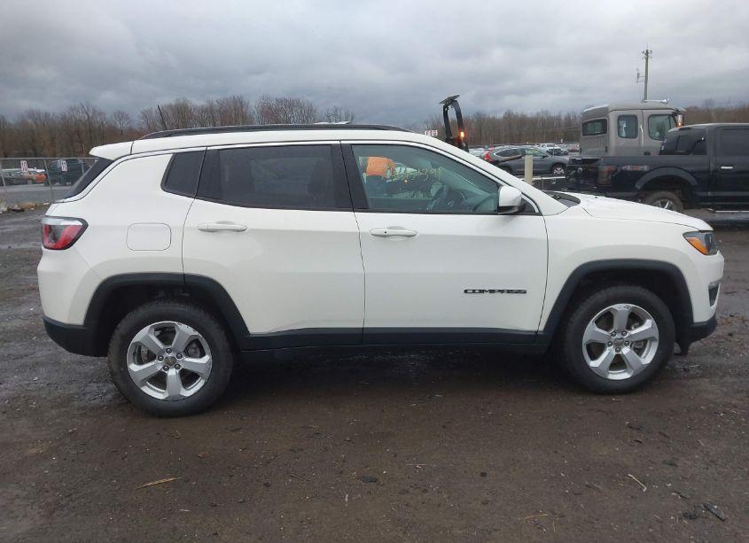 Photo 13 of 2019 Jeep Compass LATITUDE 4X4 (VIN 3C4NJDBB5KT656886)