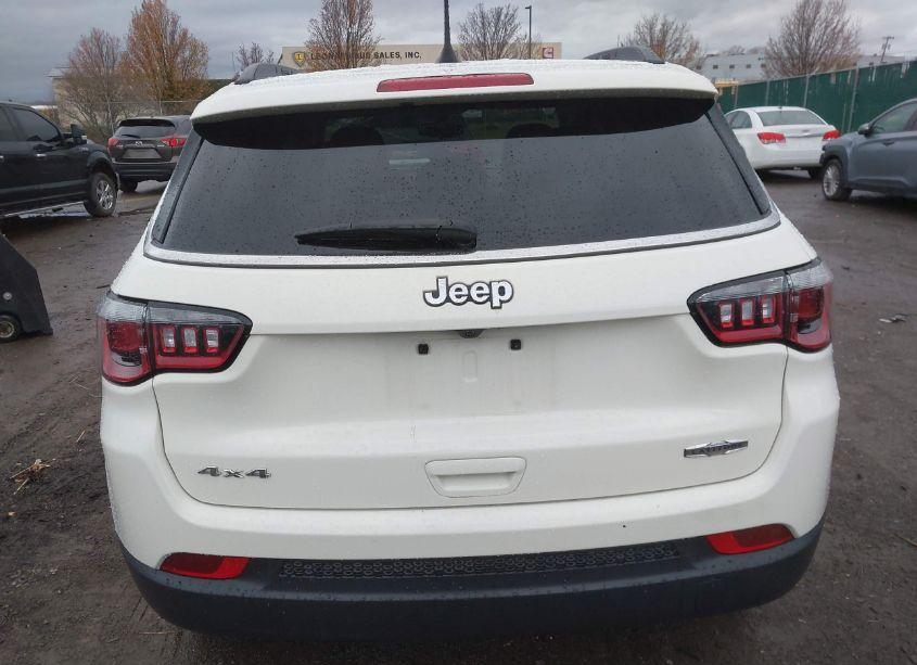 Photo 16 of 2019 Jeep Compass LATITUDE 4X4 (VIN 3C4NJDBB5KT656886)