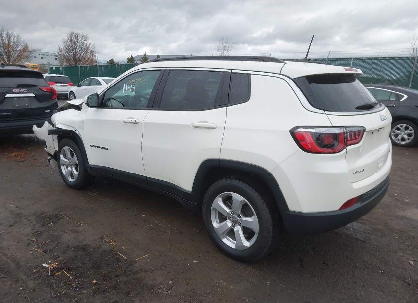 Photo 3 of 2019 Jeep Compass LATITUDE 4X4 (VIN 3C4NJDBB5KT656886)