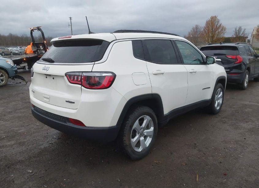 Photo 4 of 2019 Jeep Compass LATITUDE 4X4 (VIN 3C4NJDBB5KT656886)