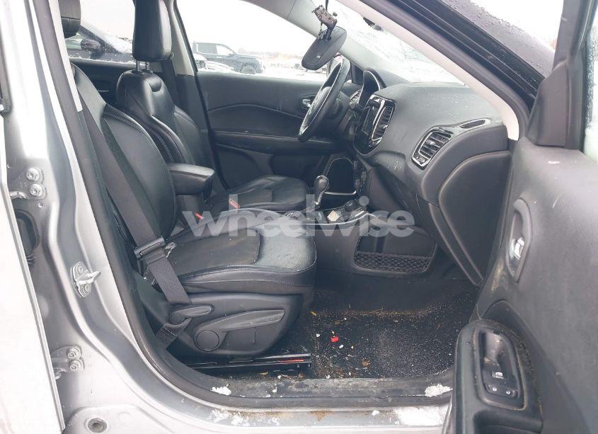 Photo 5 of 2019 Jeep Compass ALTITUDE 4X4 (VIN 3C4NJDBB5KT657245)