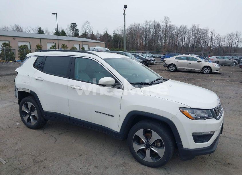 2019 Jeep Compass LATITUDE 4X4 (VIN 3C4NJDBB5KT835123) main photo