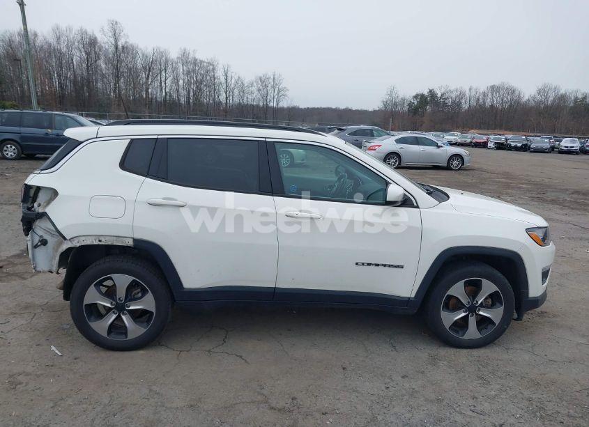 Photo 13 of 2019 Jeep Compass LATITUDE 4X4 (VIN 3C4NJDBB5KT835123)