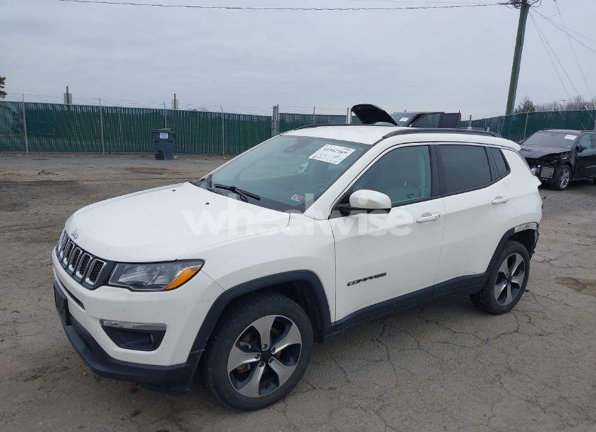 Photo 2 of 2019 Jeep Compass LATITUDE 4X4 (VIN 3C4NJDBB5KT835123)