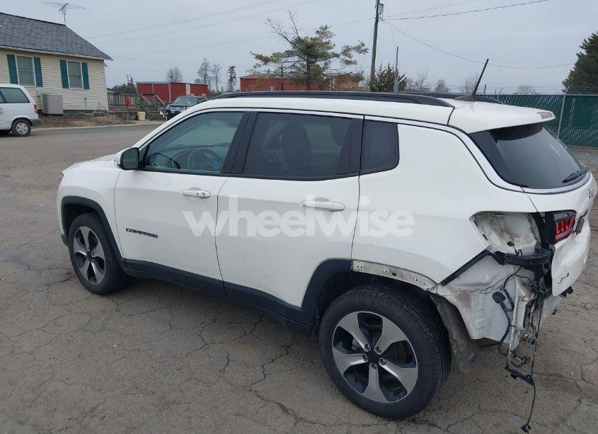 Photo 3 of 2019 Jeep Compass LATITUDE 4X4 (VIN 3C4NJDBB5KT835123)