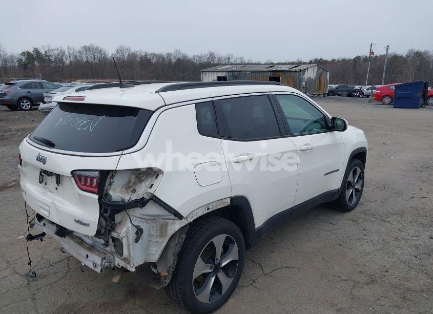 Photo 4 of 2019 Jeep Compass LATITUDE 4X4 (VIN 3C4NJDBB5KT835123)