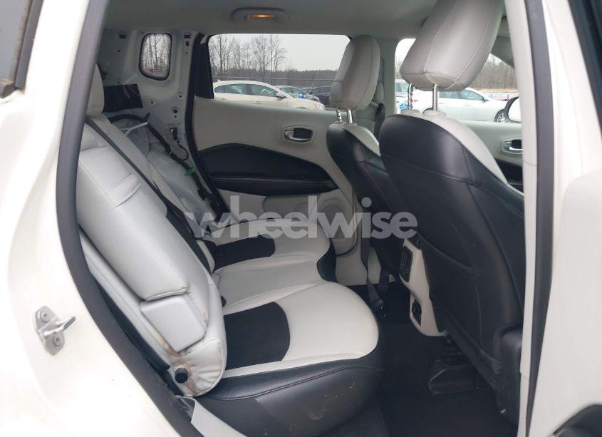 Photo 8 of 2019 Jeep Compass LATITUDE 4X4 (VIN 3C4NJDBB5KT835123)