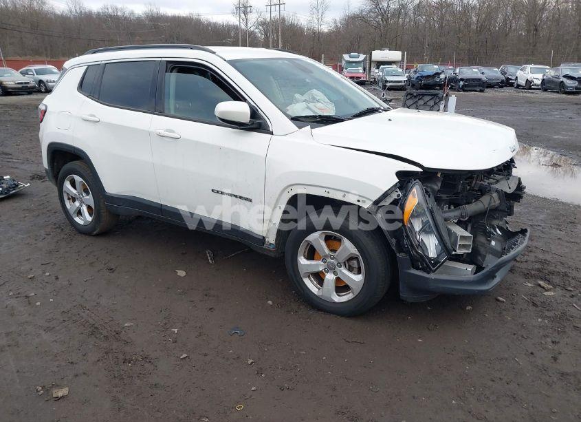 2019 Jeep Compass LATITUDE 4X4 (VIN 3C4NJDBB5KT847272) main photo