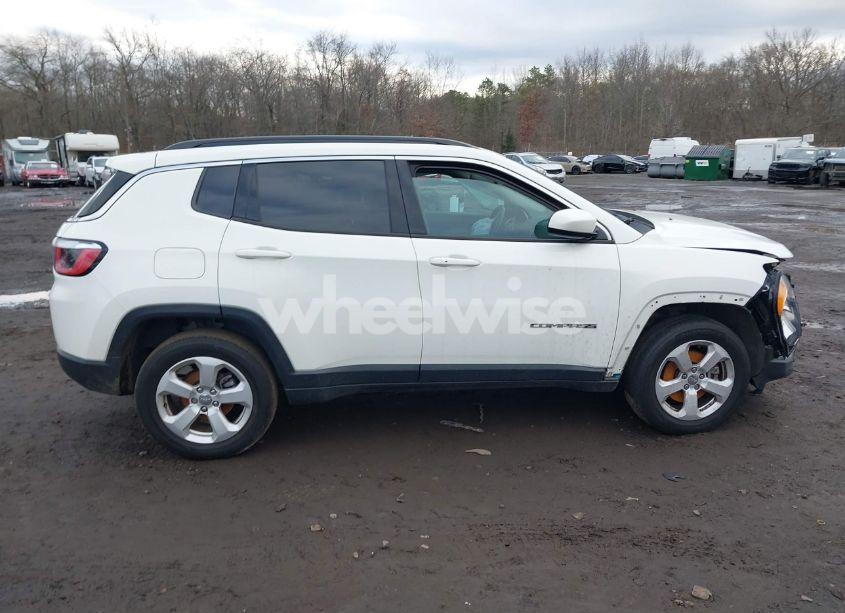 Photo 13 of 2019 Jeep Compass LATITUDE 4X4 (VIN 3C4NJDBB5KT847272)