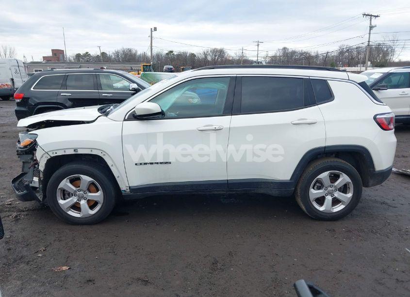 Photo 14 of 2019 Jeep Compass LATITUDE 4X4 (VIN 3C4NJDBB5KT847272)