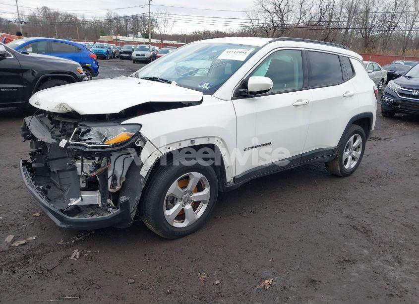 Photo 2 of 2019 Jeep Compass LATITUDE 4X4 (VIN 3C4NJDBB5KT847272)