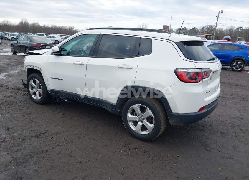 Photo 3 of 2019 Jeep Compass LATITUDE 4X4 (VIN 3C4NJDBB5KT847272)