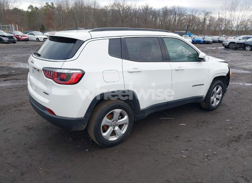 Photo 4 of 2019 Jeep Compass LATITUDE 4X4 (VIN 3C4NJDBB5KT847272)