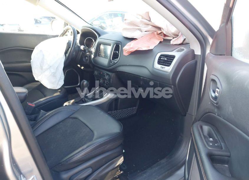 Photo 5 of 2020 Jeep Compass LATITUDE 4X4 (VIN 3C4NJDBB5LT138536)