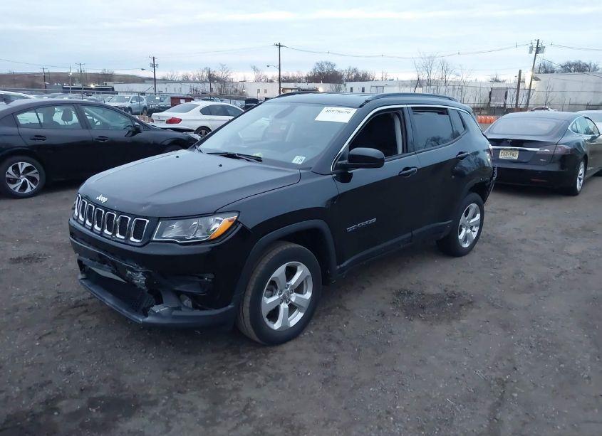 Photo 2 of 2020 Jeep Compass LATITUDE 4X4 (VIN 3C4NJDBB5LT148581)
