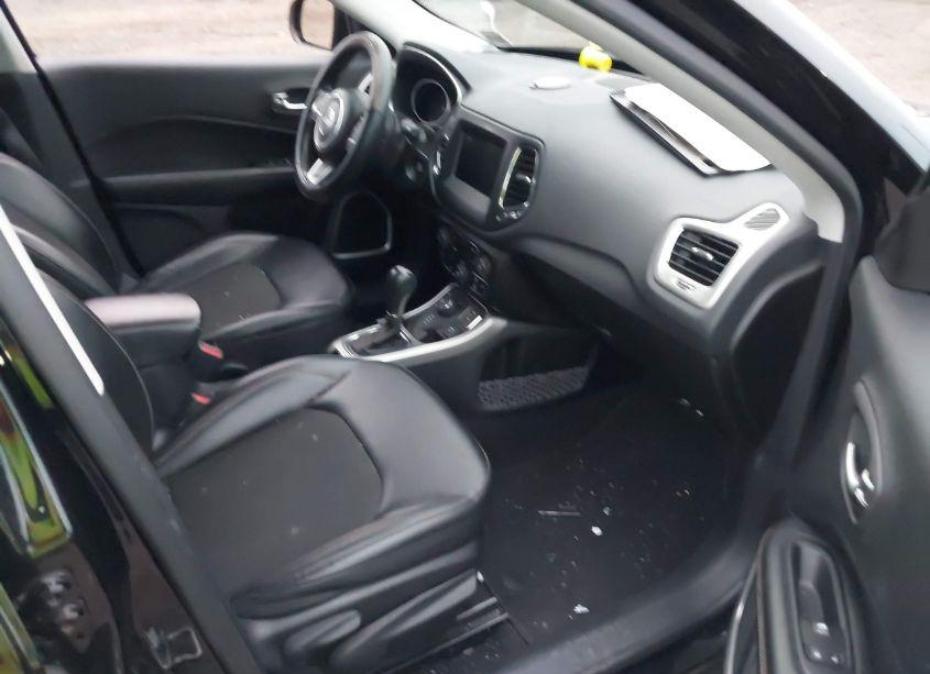 Photo 5 of 2020 Jeep Compass LATITUDE 4X4 (VIN 3C4NJDBB5LT148581)