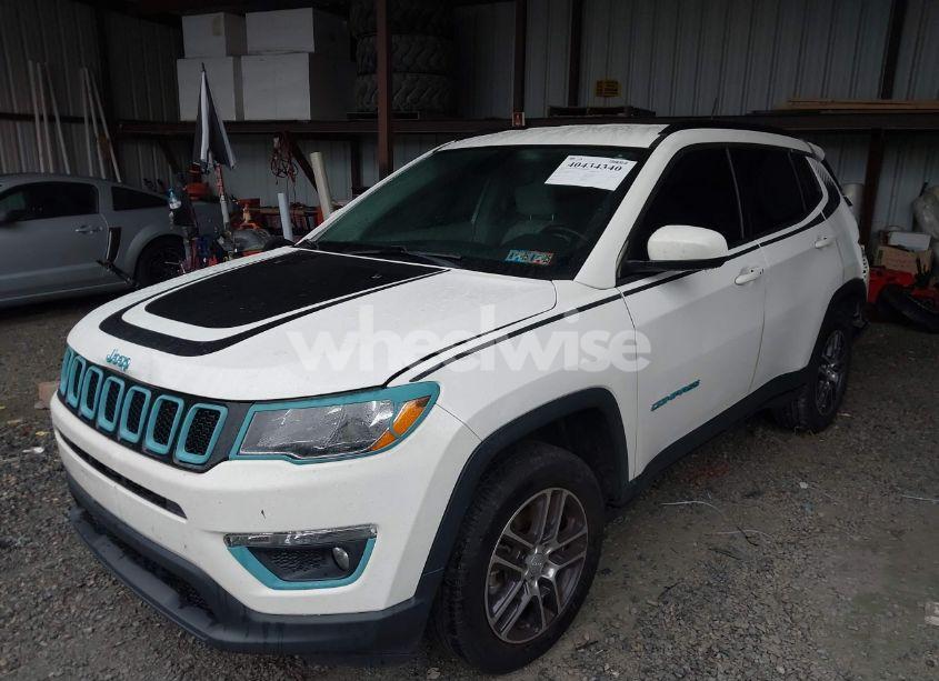 Photo 2 of 2020 Jeep Compass LATITUDE 4X4 (VIN 3C4NJDBB5LT148628)