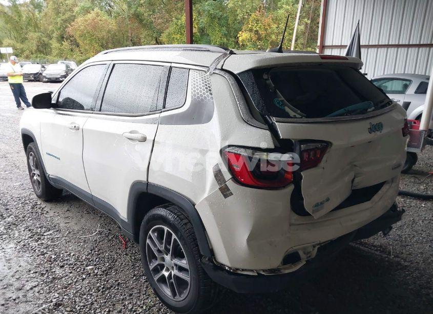 Photo 3 of 2020 Jeep Compass LATITUDE 4X4 (VIN 3C4NJDBB5LT148628)