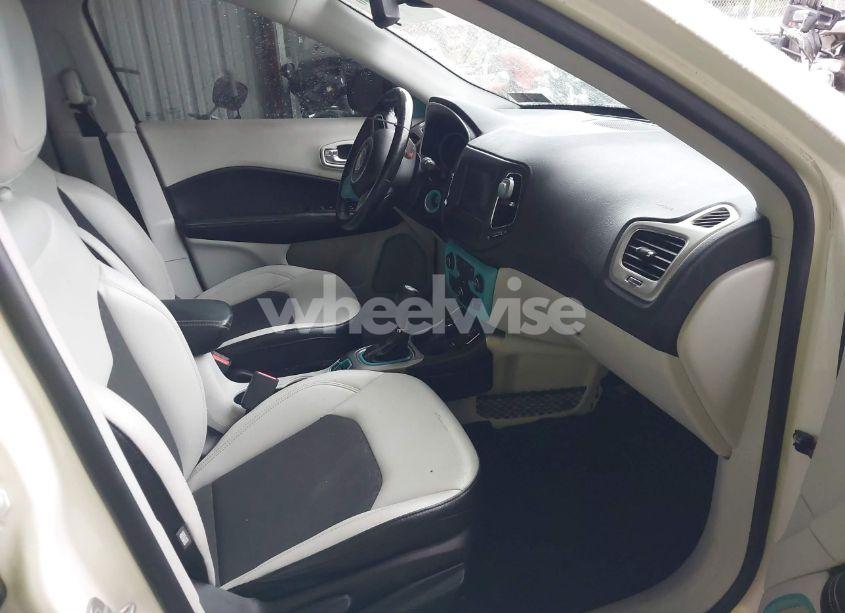 Photo 5 of 2020 Jeep Compass LATITUDE 4X4 (VIN 3C4NJDBB5LT148628)