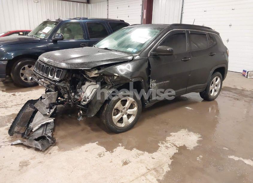 Photo 2 of 2020 Jeep Compass LATITUDE 4X4 (VIN 3C4NJDBB5LT225272)