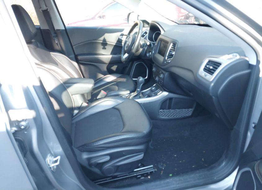 Photo 5 of 2021 Jeep Compass LATITUDE 4X4 (VIN 3C4NJDBB5MT524522)