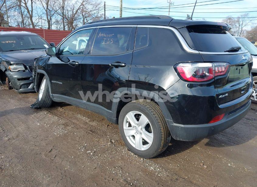 Photo 3 of 2022 Jeep Compass LATITUDE 4X4 (VIN 3C4NJDBB5NT113591)