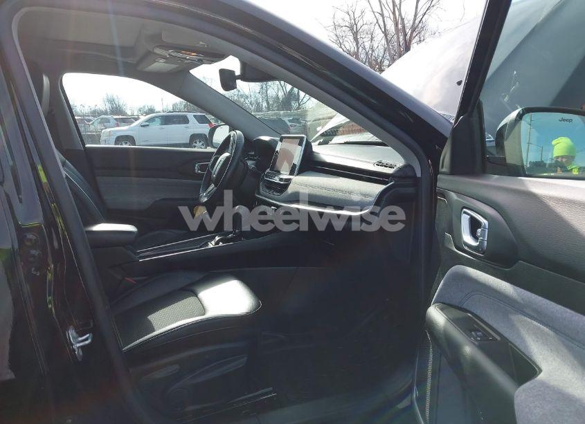 Photo 5 of 2022 Jeep Compass LATITUDE 4X4 (VIN 3C4NJDBB5NT113591)