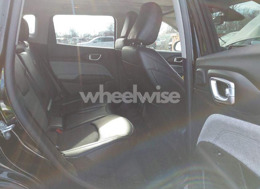 Photo 8 of 2022 Jeep Compass LATITUDE 4X4 (VIN 3C4NJDBB5NT113591)