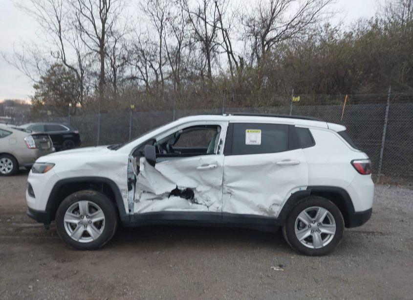 Photo 14 of 2022 Jeep Compass LATITUDE 4X4 (VIN 3C4NJDBB5NT175301)