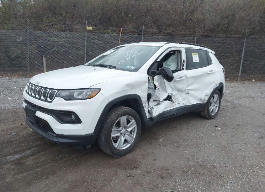 Photo 2 of 2022 Jeep Compass LATITUDE 4X4 (VIN 3C4NJDBB5NT175301)