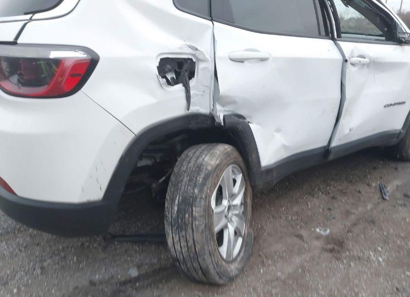 Photo 6 of 2022 Jeep Compass LATITUDE 4X4 (VIN 3C4NJDBB5NT175301)