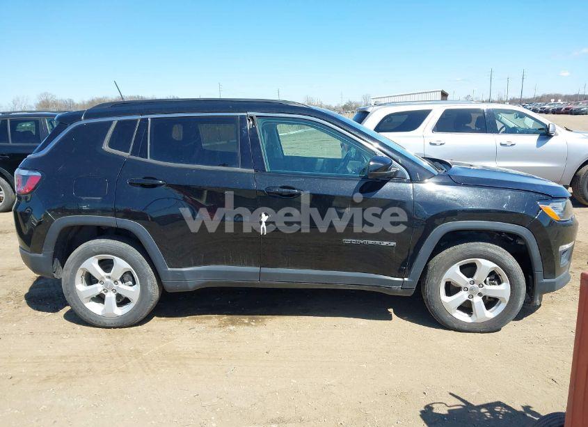 Photo 13 of 2018 Jeep Compass LATITUDE 4X4 (VIN 3C4NJDBB6JT101024)
