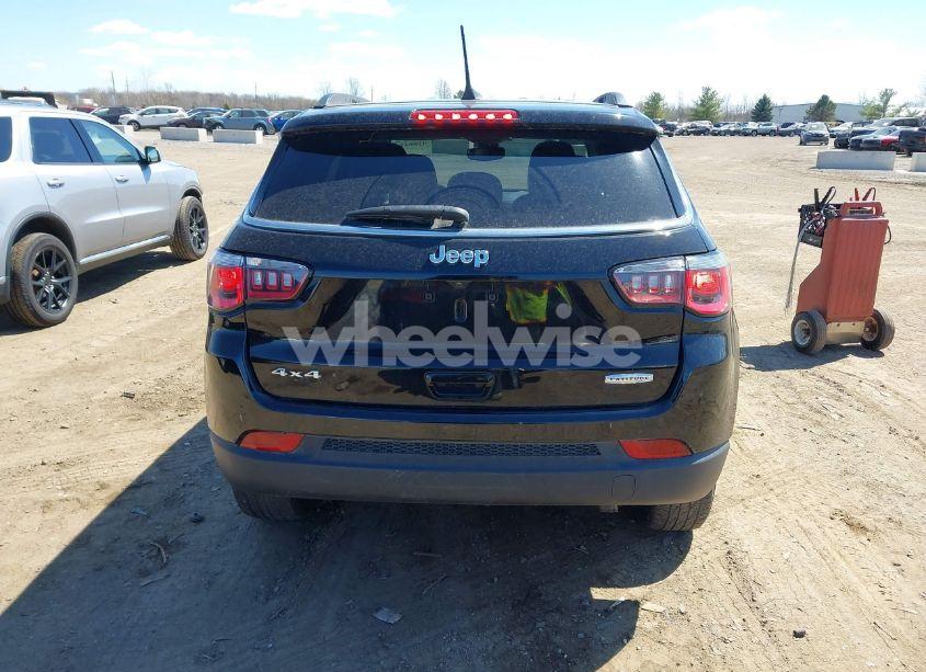 Photo 16 of 2018 Jeep Compass LATITUDE 4X4 (VIN 3C4NJDBB6JT101024)