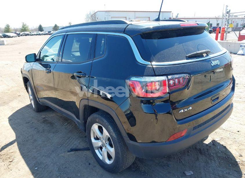 Photo 3 of 2018 Jeep Compass LATITUDE 4X4 (VIN 3C4NJDBB6JT101024)