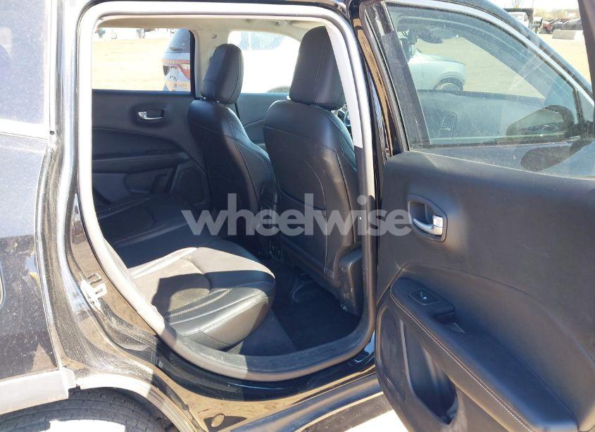 Photo 8 of 2018 Jeep Compass LATITUDE 4X4 (VIN 3C4NJDBB6JT101024)