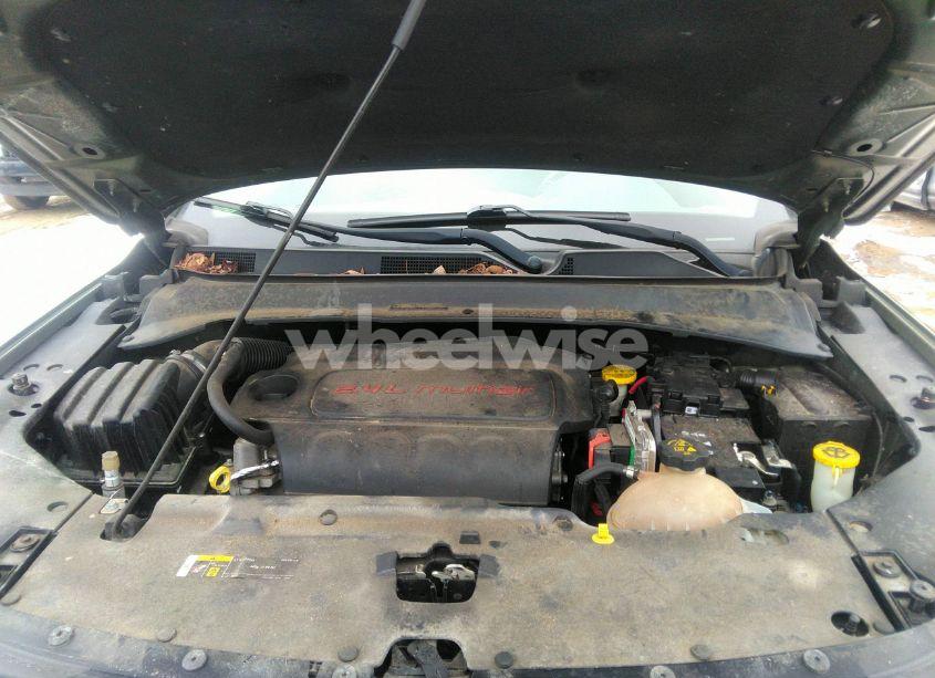 Photo 10 of 2018 Jeep Compass LATITUDE 4X4 (VIN 3C4NJDBB6JT136436)