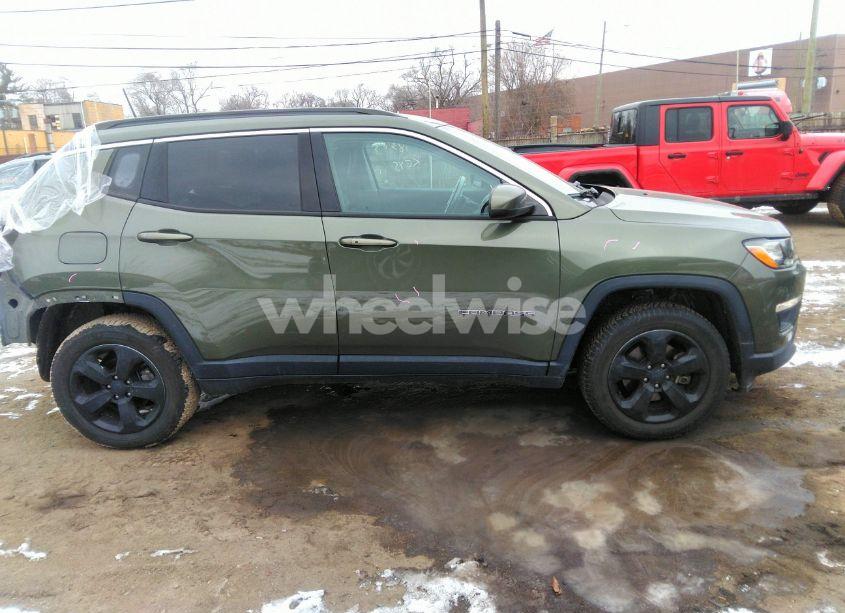 Photo 13 of 2018 Jeep Compass LATITUDE 4X4 (VIN 3C4NJDBB6JT136436)