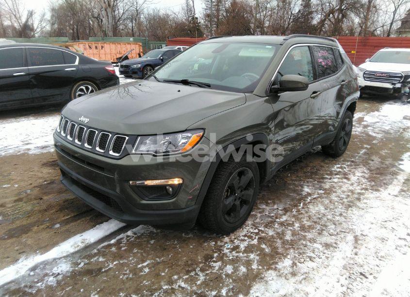 Photo 2 of 2018 Jeep Compass LATITUDE 4X4 (VIN 3C4NJDBB6JT136436)
