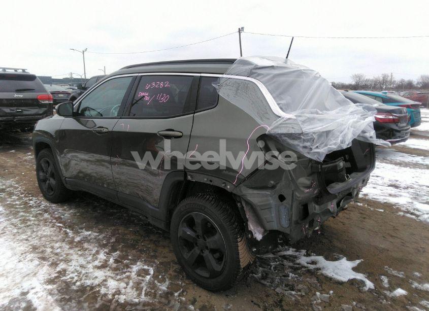Photo 3 of 2018 Jeep Compass LATITUDE 4X4 (VIN 3C4NJDBB6JT136436)