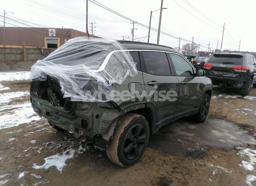 Photo 4 of 2018 Jeep Compass LATITUDE 4X4 (VIN 3C4NJDBB6JT136436)