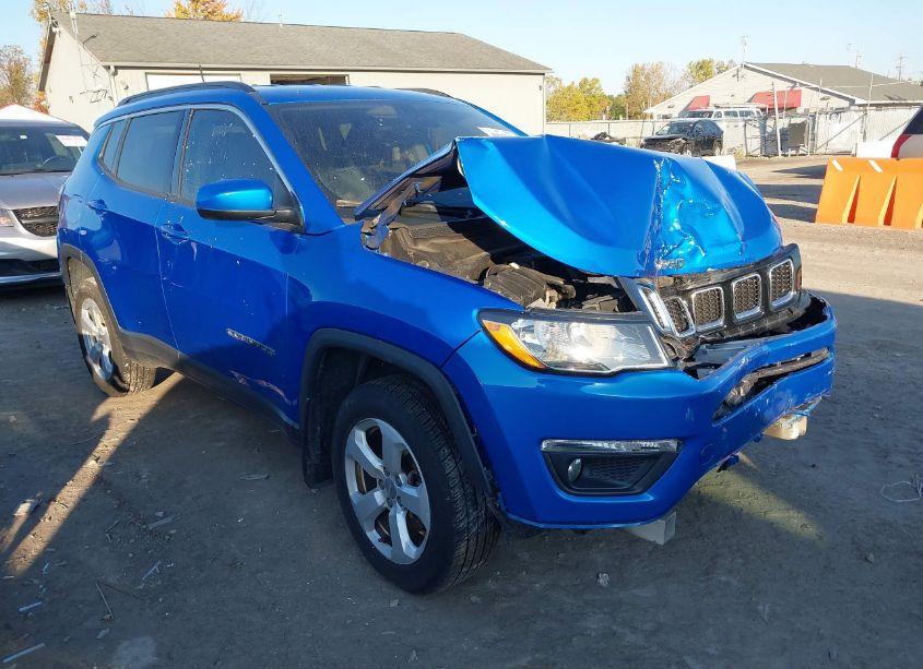 2018 Jeep Compass LATITUDE 4X4 (VIN 3C4NJDBB6JT142415) main photo