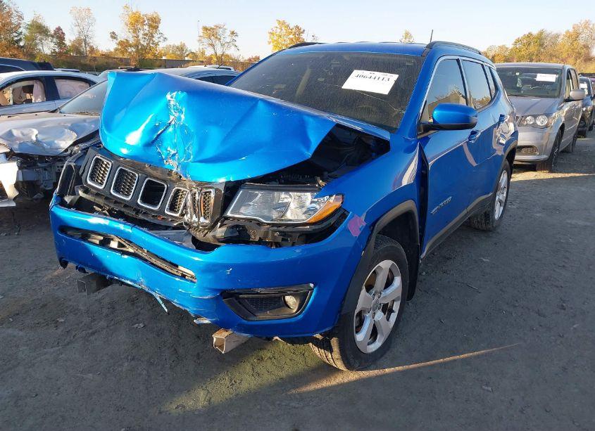 Photo 2 of 2018 Jeep Compass LATITUDE 4X4 (VIN 3C4NJDBB6JT142415)