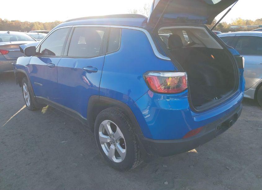 Photo 3 of 2018 Jeep Compass LATITUDE 4X4 (VIN 3C4NJDBB6JT142415)