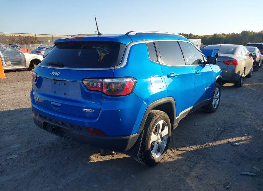 Photo 4 of 2018 Jeep Compass LATITUDE 4X4 (VIN 3C4NJDBB6JT142415)