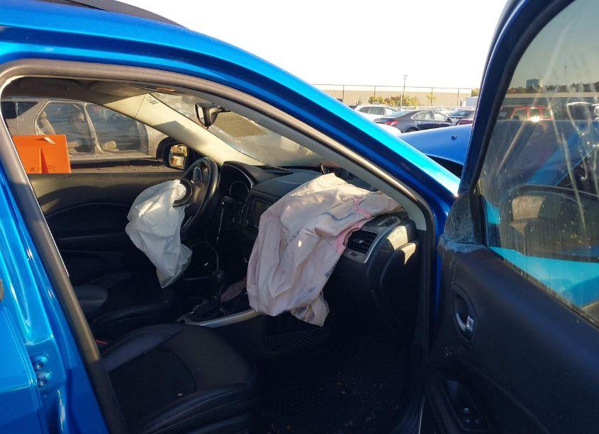 Photo 5 of 2018 Jeep Compass LATITUDE 4X4 (VIN 3C4NJDBB6JT142415)