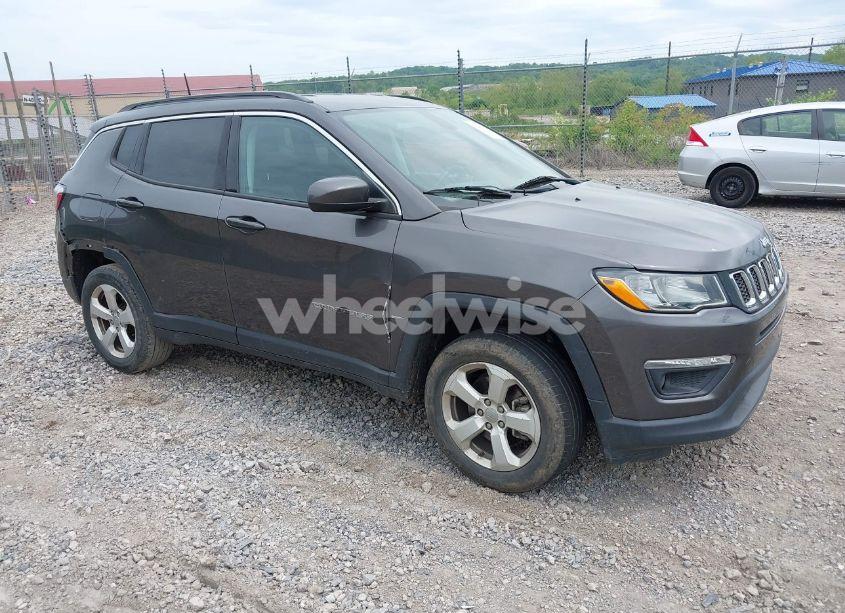 2018 Jeep Compass LATITUDE 4X4 (VIN 3C4NJDBB6JT175768) main photo