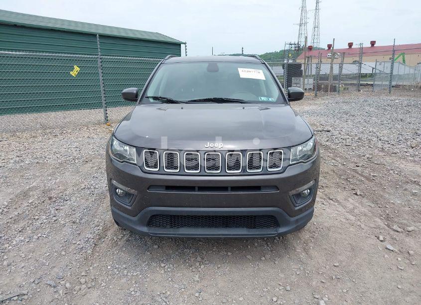 Photo 13 of 2018 Jeep Compass LATITUDE 4X4 (VIN 3C4NJDBB6JT175768)