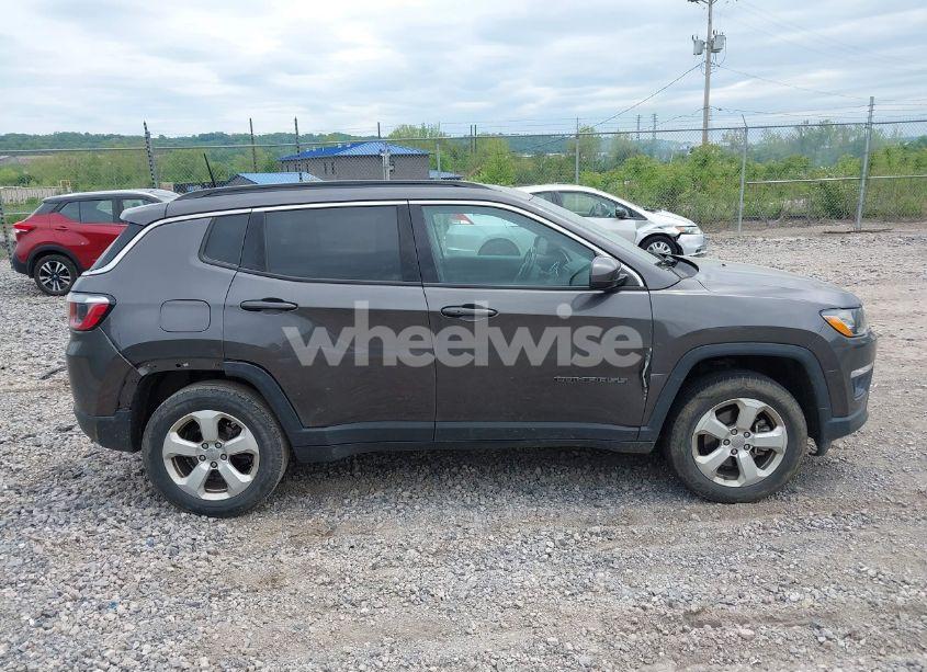Photo 14 of 2018 Jeep Compass LATITUDE 4X4 (VIN 3C4NJDBB6JT175768)